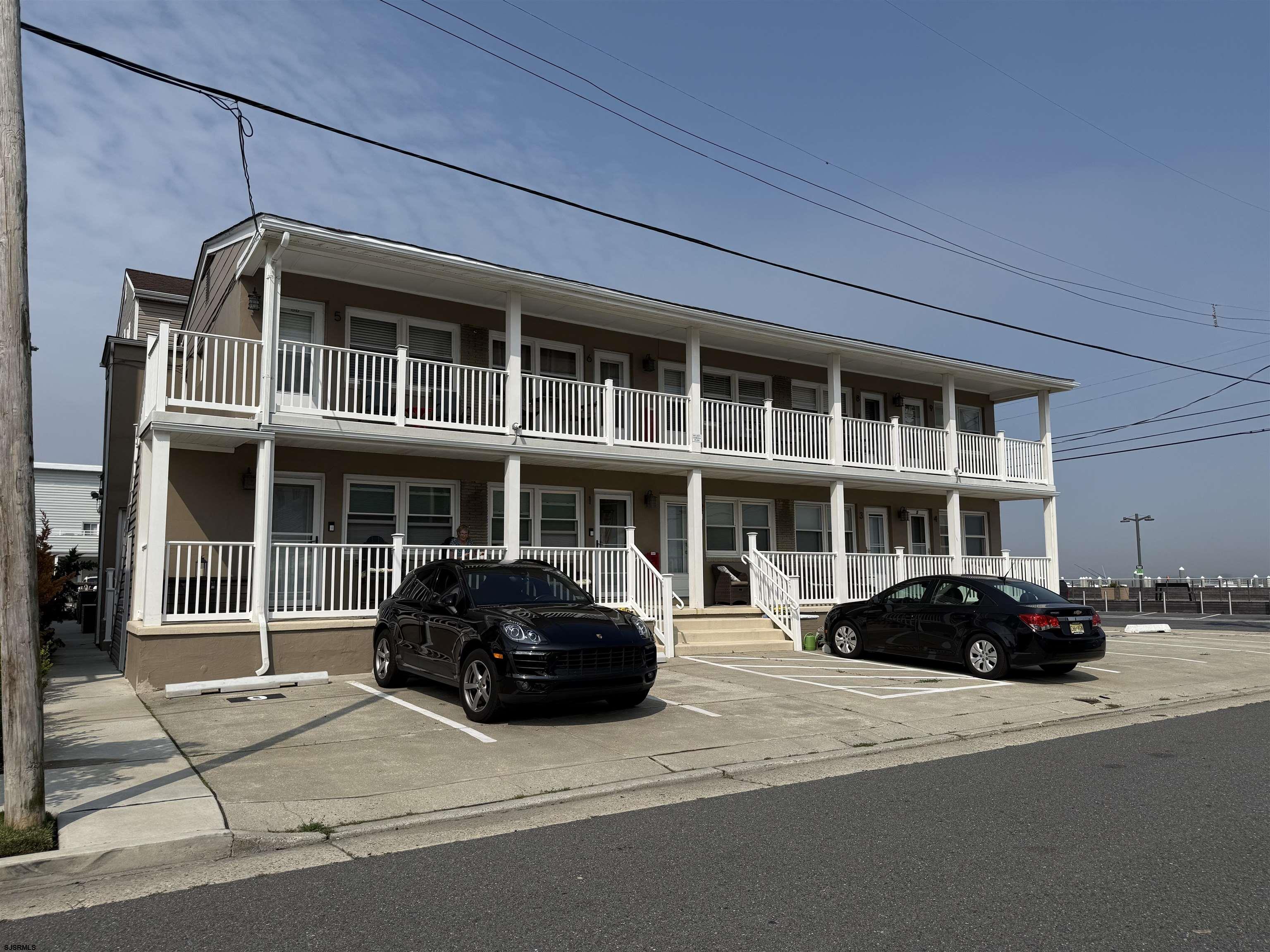 9500 Amherst Ave Unit: 5 AKA 6B