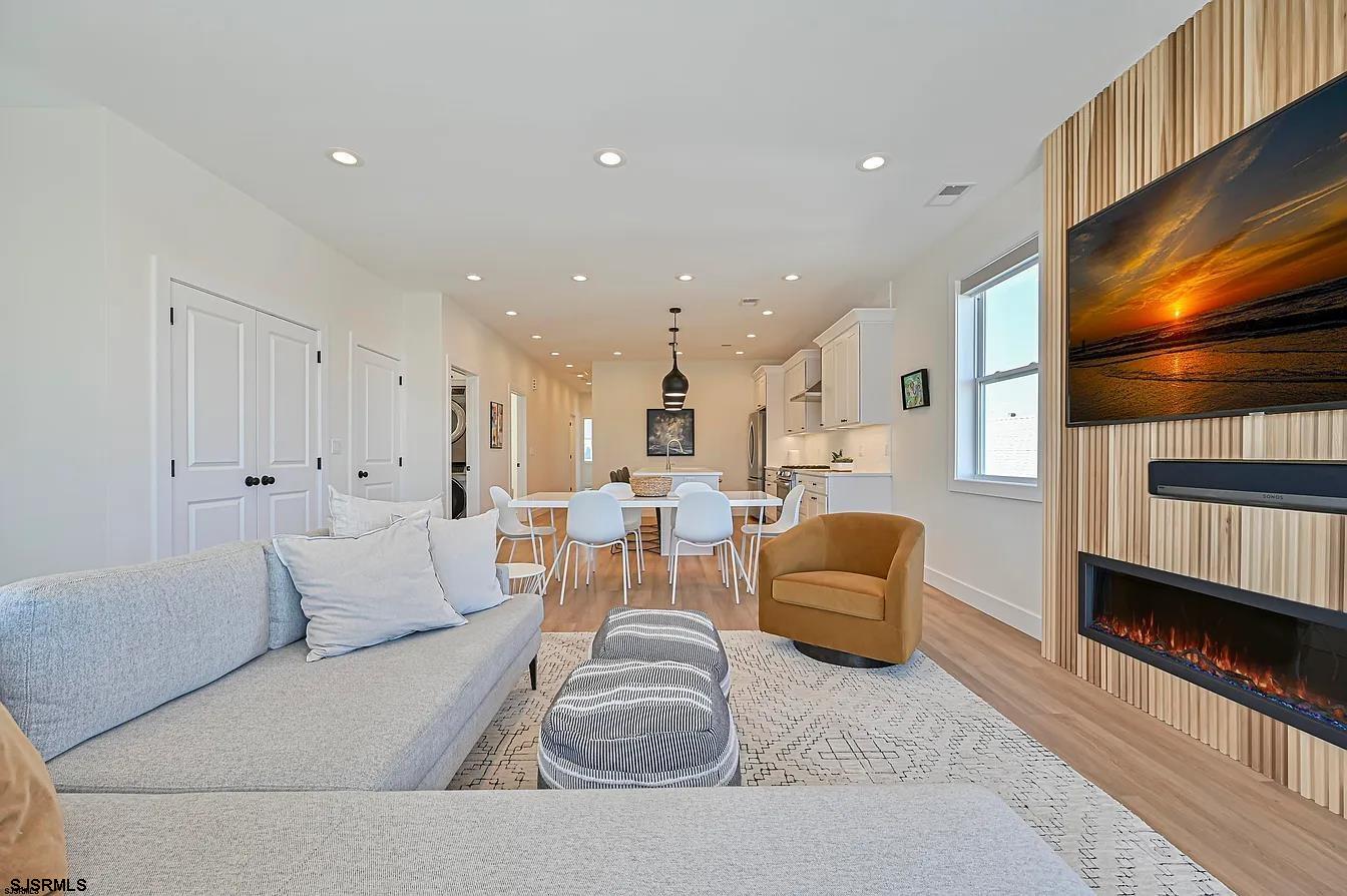 3 N Victoria Ave Unit: B