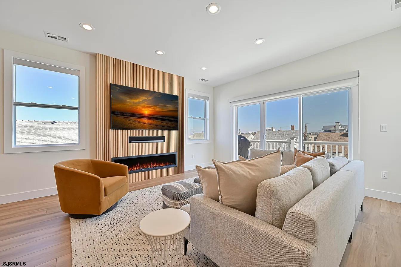 3 N Victoria Ave Unit: B