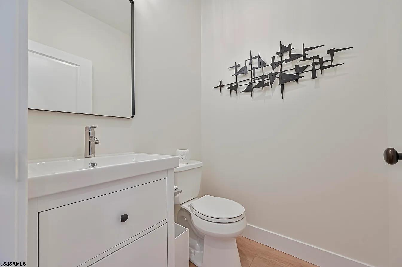 3 N Victoria Ave Ave