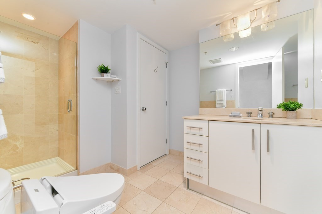 210 South St Unit: PH 11-5