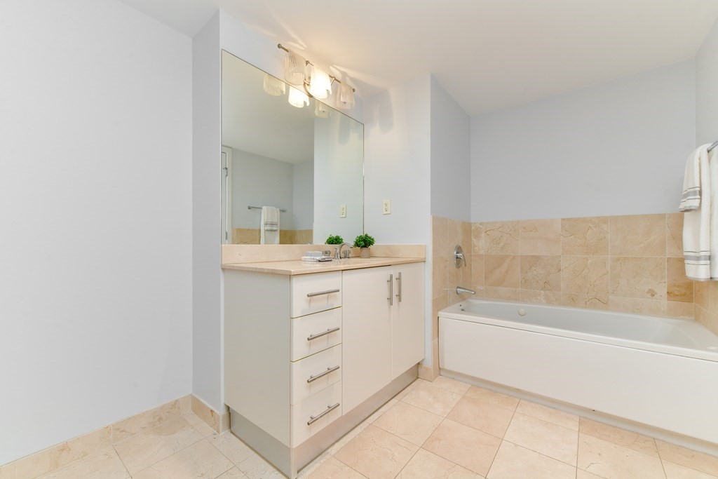210 South St Unit: PH 11-5