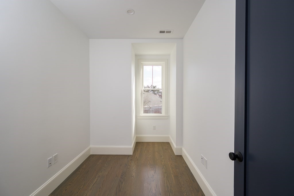 5 Caspian Way Unit: 2