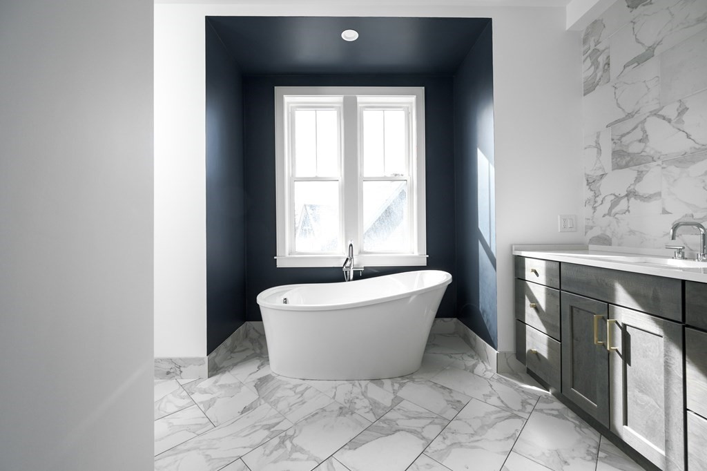 5 Caspian Way Unit: 2