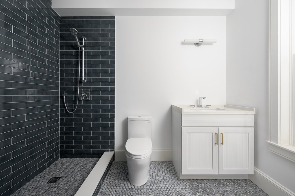 5 Caspian Way Unit: 2