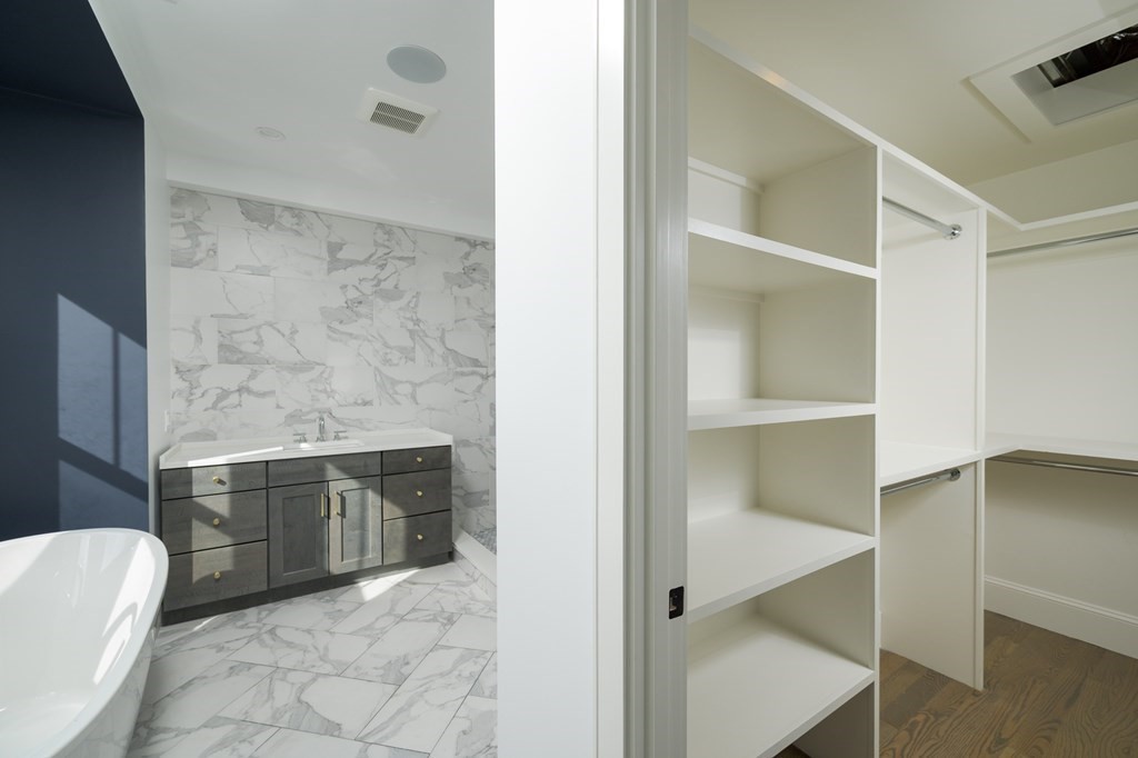 5 Caspian Way Unit: 2