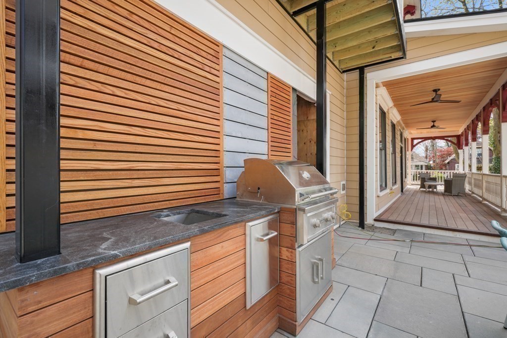 147 Grampian Way Unit: 1