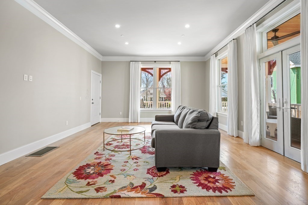 147 Grampian Way Unit: 1