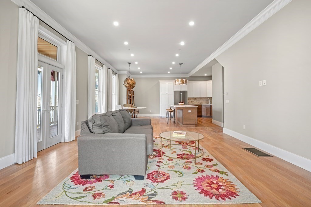 147 Grampian Way Unit: 1