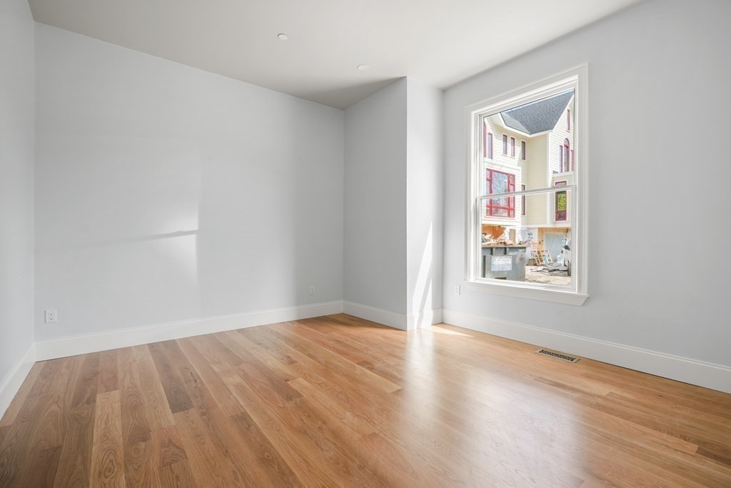 147 Grampian Way Unit: 1