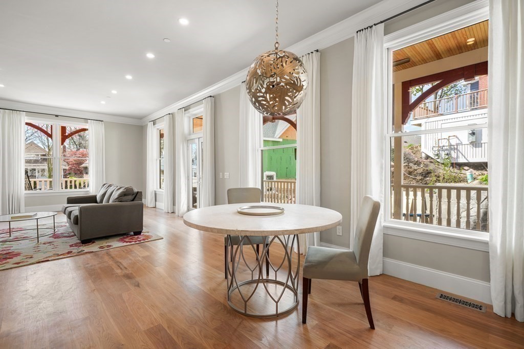 147 Grampian Way Unit: 1