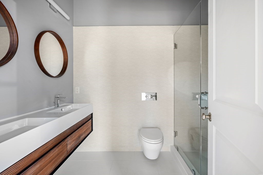 147 Grampian Way Unit: 1