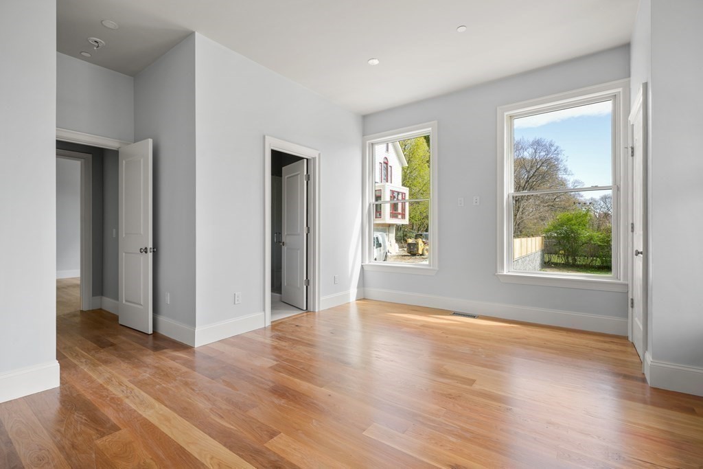 147 Grampian Way Unit: 1