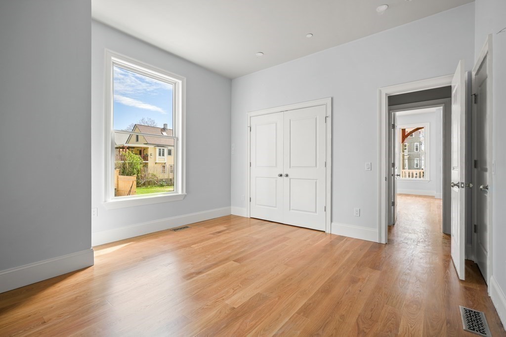 147 Grampian Way Unit: 1