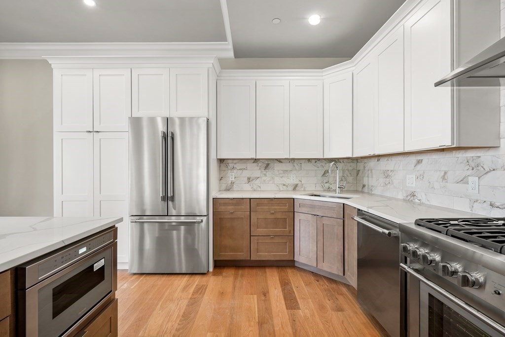 147 Grampian Way Unit: 1