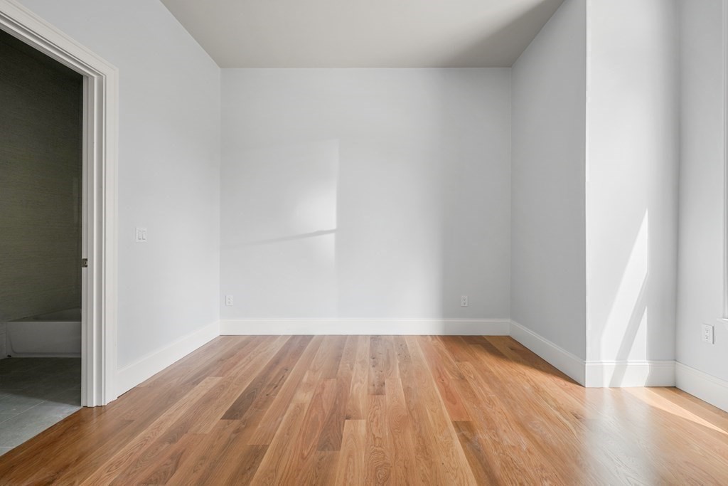 147 Grampian Way Unit: 1