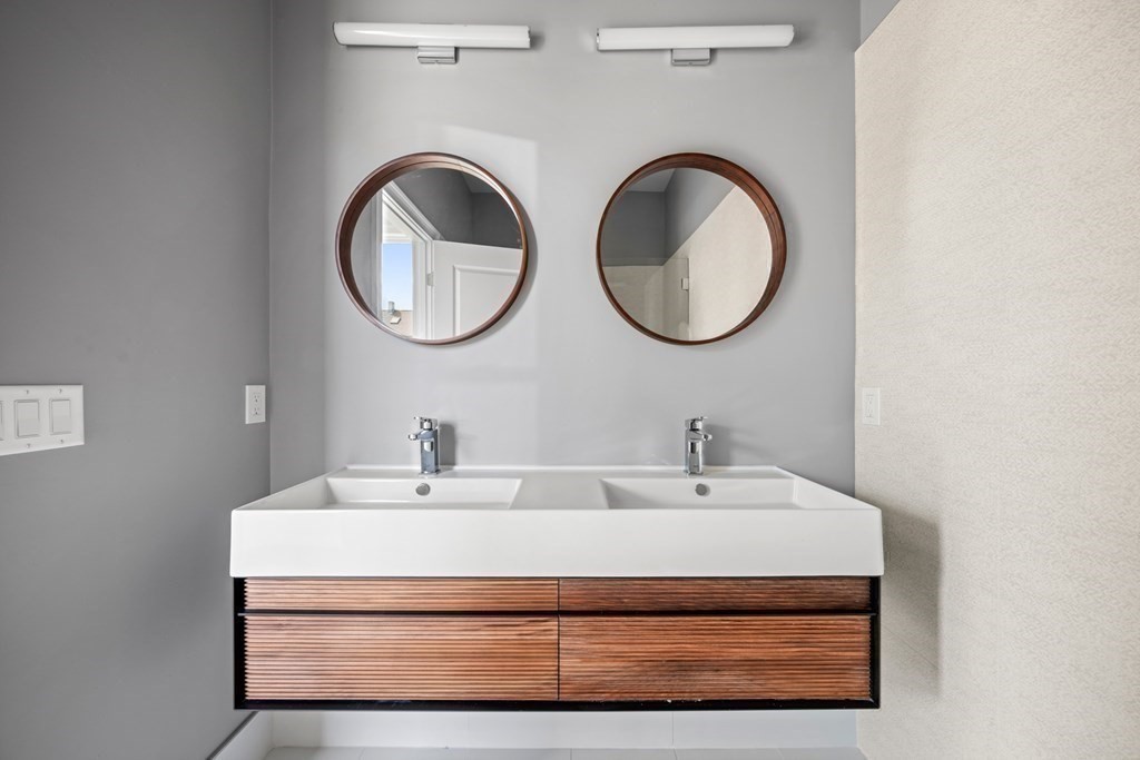 147 Grampian Way Unit: 1