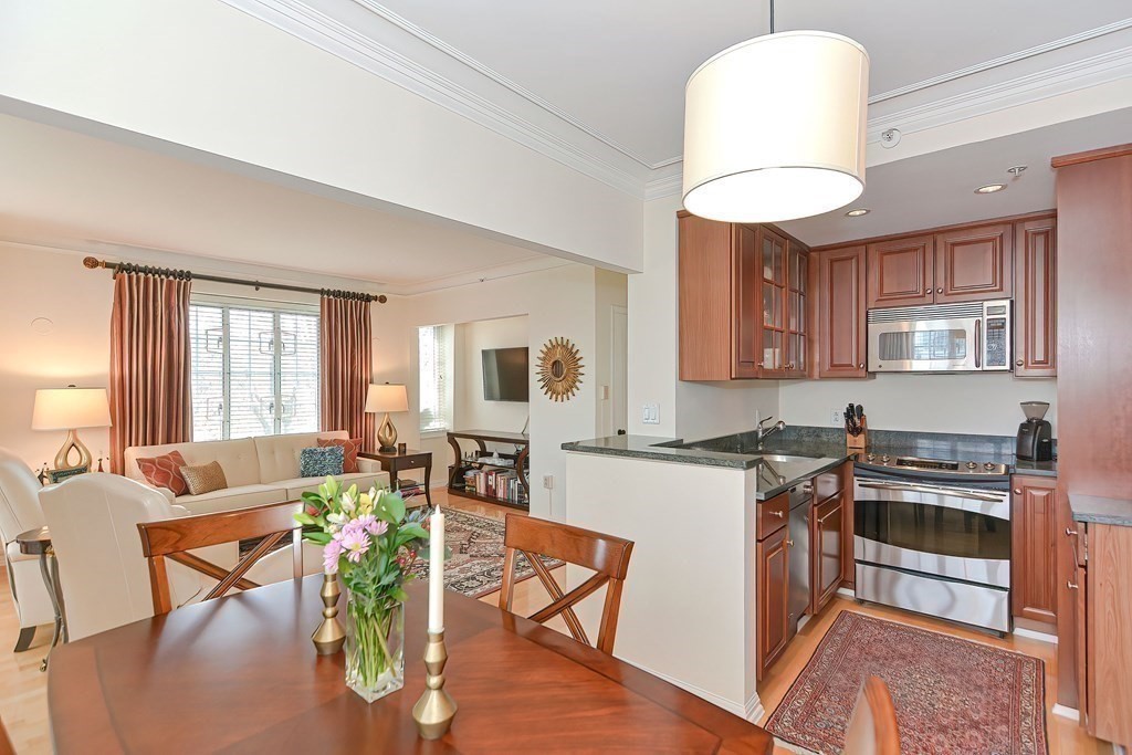 20 Chapel St Unit: B909