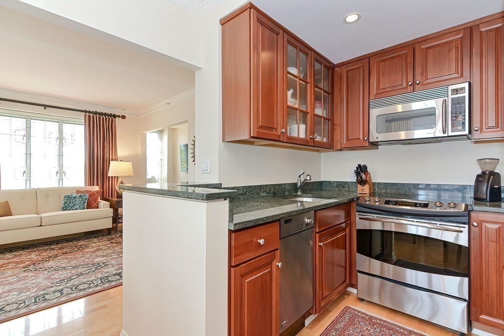 20 Chapel St Unit: B909