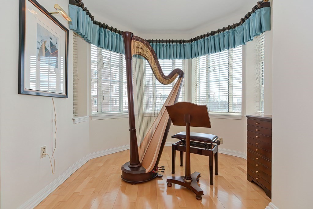 20 Chapel St Unit: B909