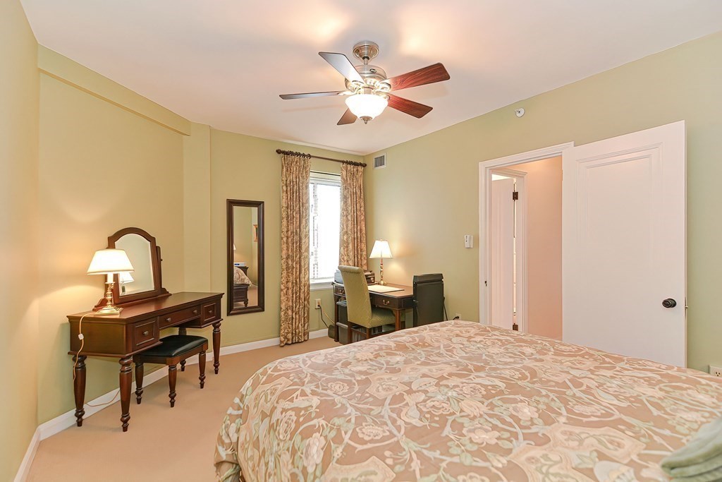 20 Chapel St Unit: B909
