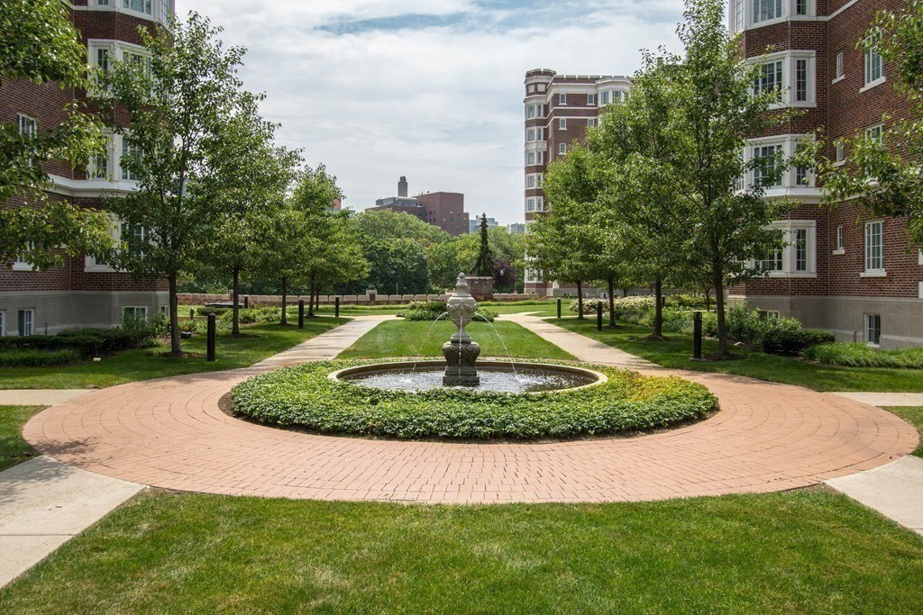 20 Chapel St Unit: B909
