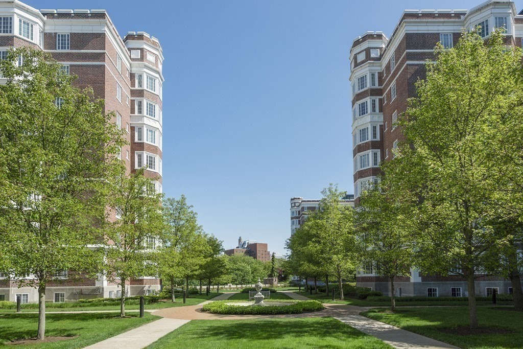 20 Chapel St Unit: B909