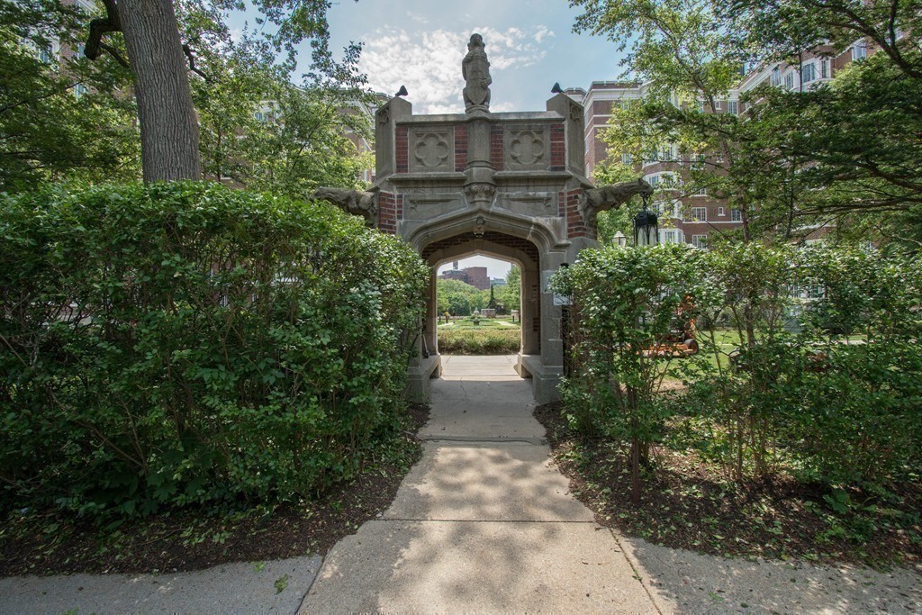 20 Chapel St Unit: B909