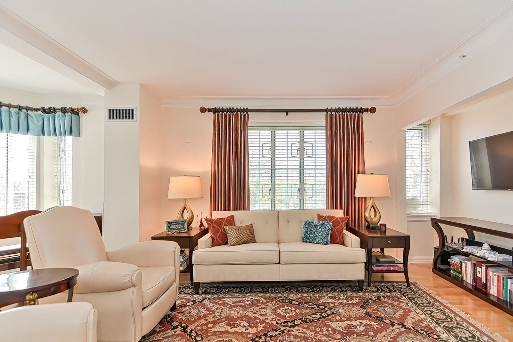 20 Chapel St Unit: B909