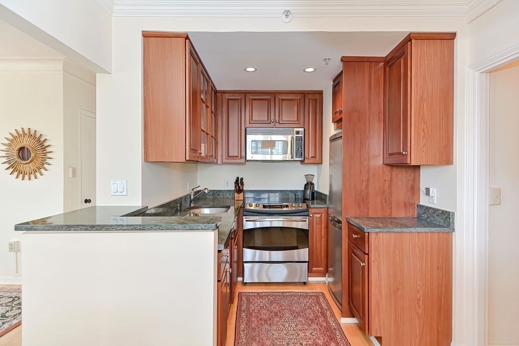 20 Chapel St Unit: B909