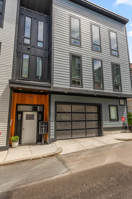 280 Gold St Unit: 4