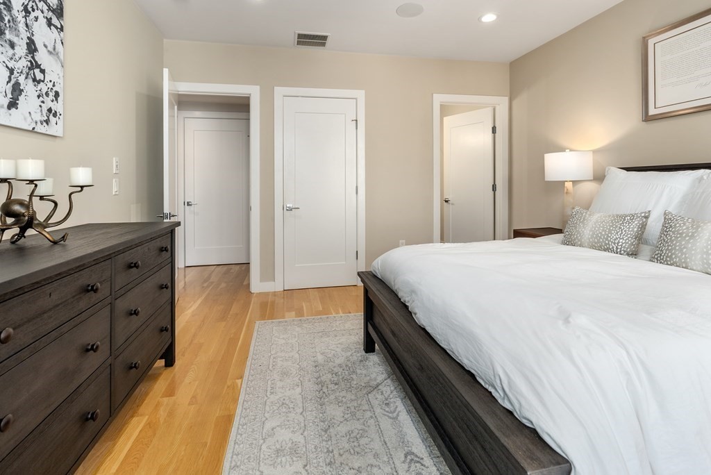 280 Gold St Unit: 4