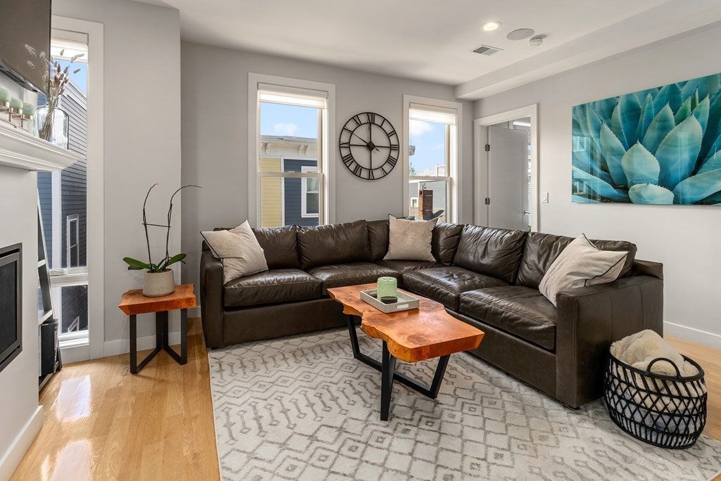 280 Gold St Unit: 4