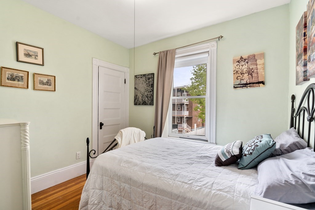 21 Thornley St Unit: 2