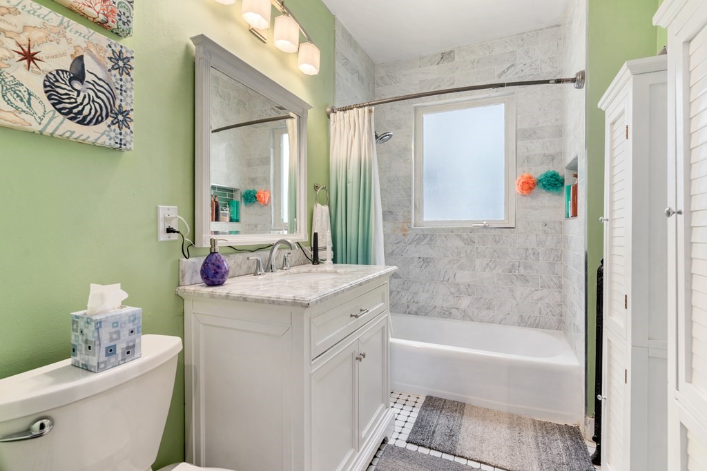 21 Thornley St Unit: 2