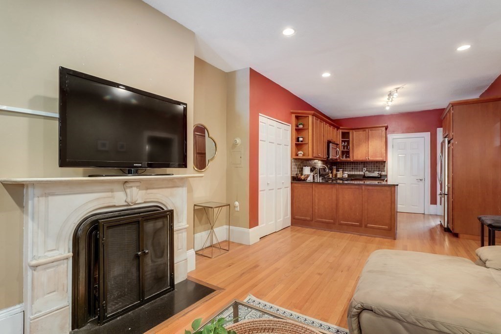 103 Rutherford Ave Unit: 1