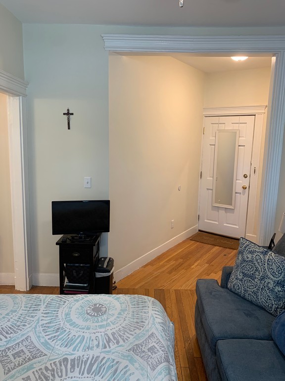 56 Charlesgate E Unit: 138