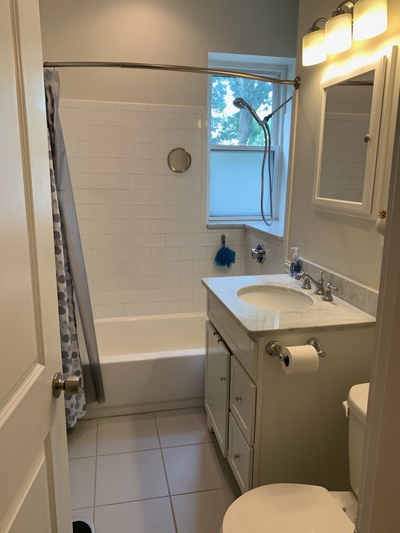 56 Charlesgate E Unit: 138