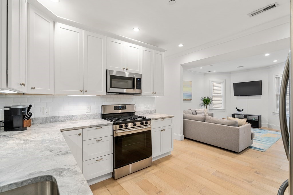 21 Peverell St Unit: 2