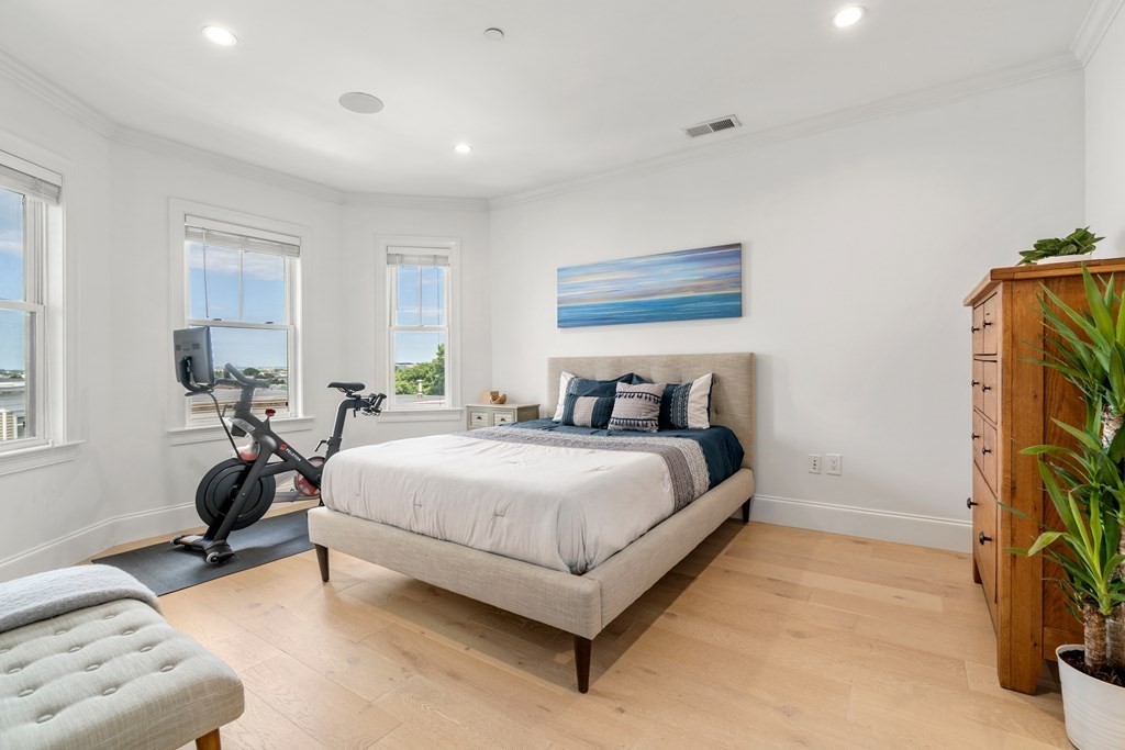21 Peverell St Unit: 2