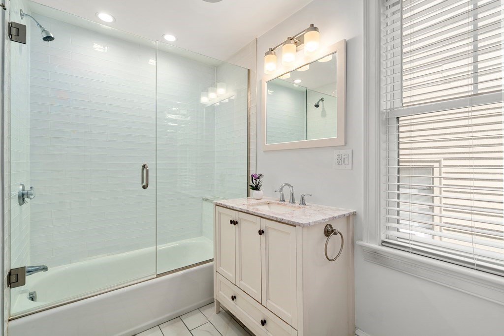 21 Peverell St Unit: 2