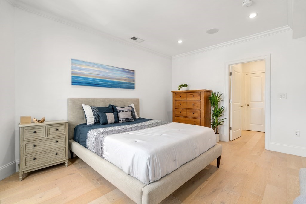 21 Peverell St Unit: 2