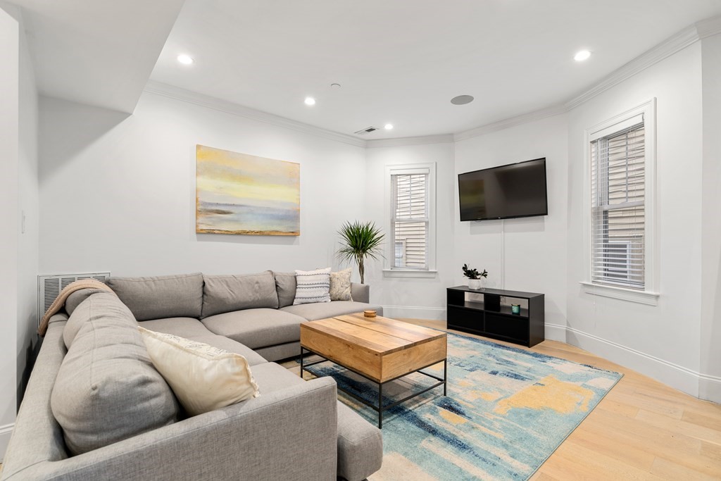21 Peverell St Unit: 2