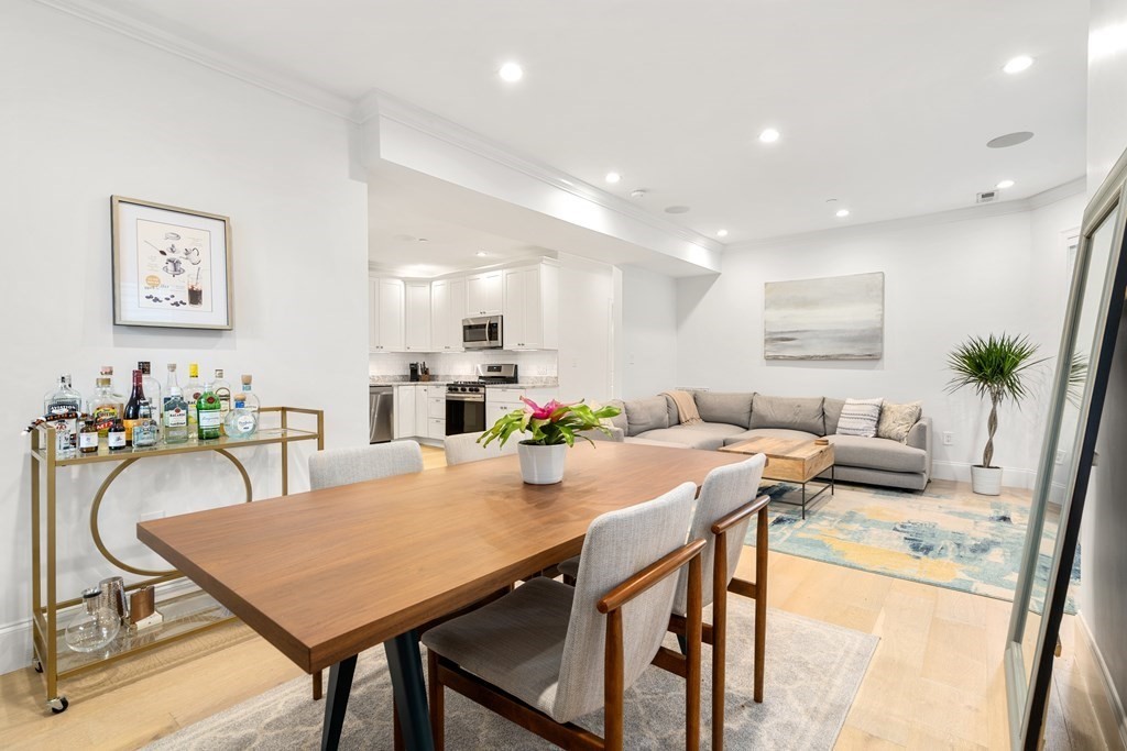 21 Peverell St Unit: 2