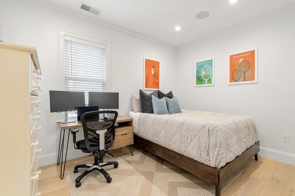 21 Peverell St Unit: 2