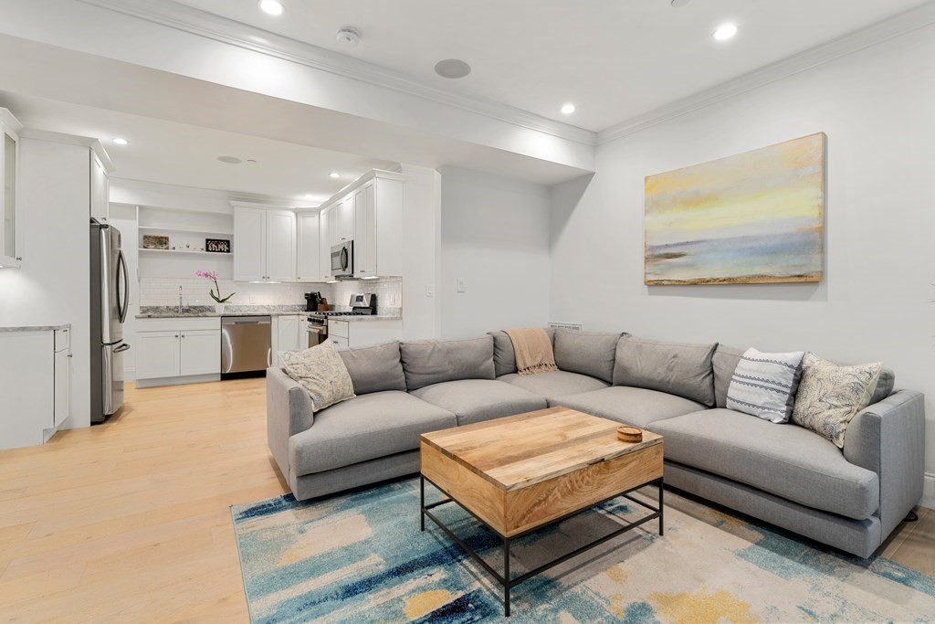 21 Peverell St Unit: 2