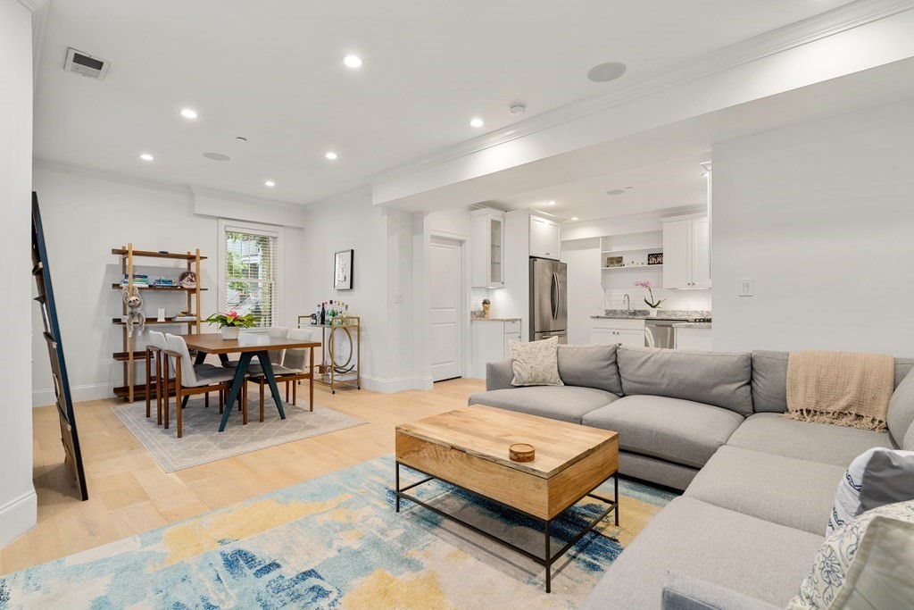 21 Peverell St Unit: 2