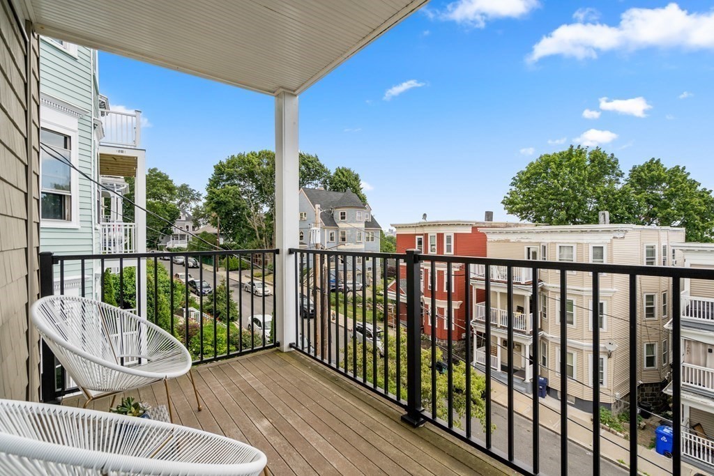 21 Peverell St Unit: 2