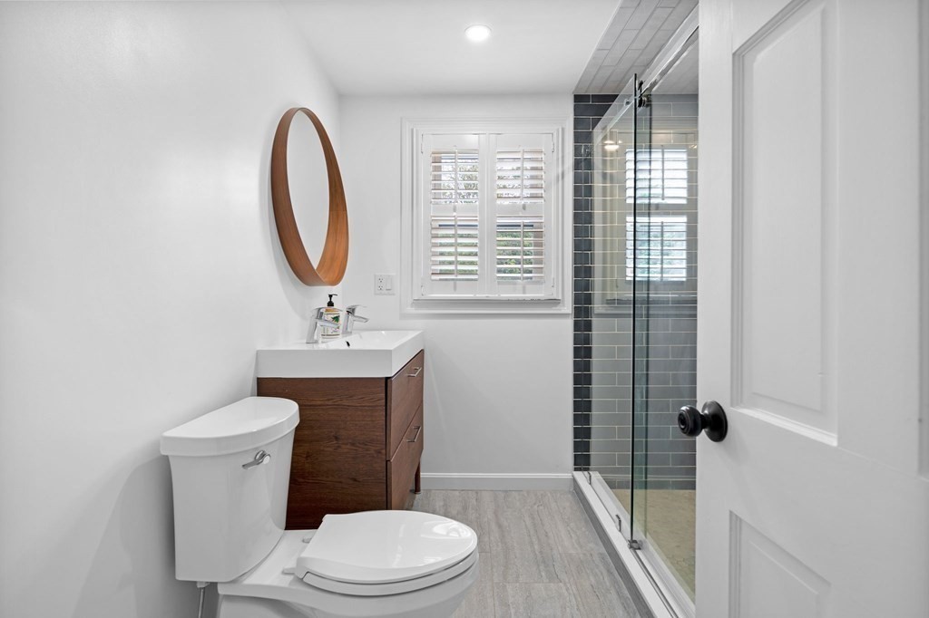 32 Hall Pl