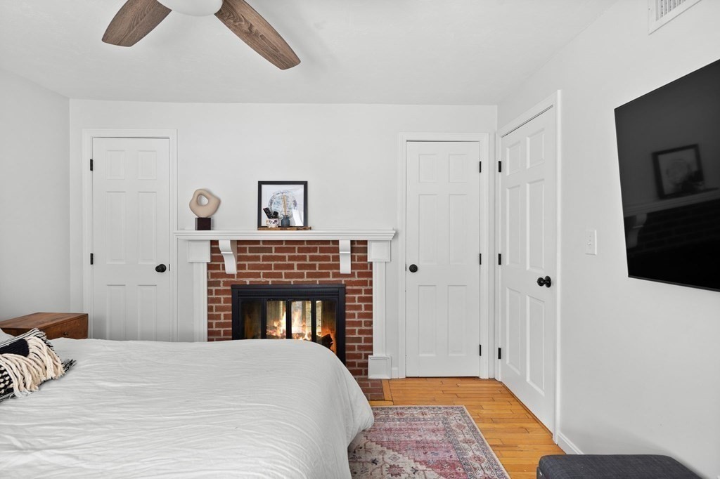 32 Hall Pl